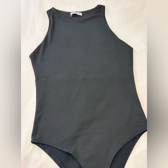ReoRia High Neck Bodysuit Womens Small Built in Bra Lining NWOT Soft - Picture 1 of 6